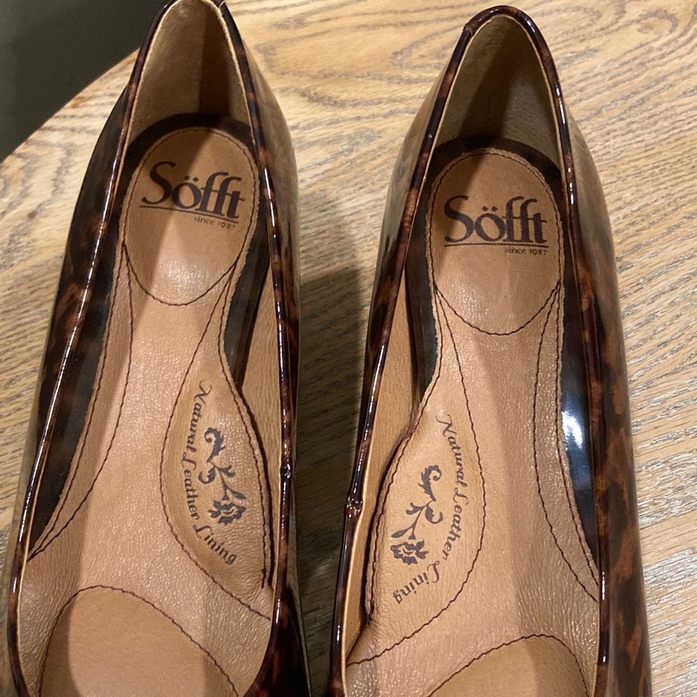 Sofft Brown Patent Leopard Print Pointed Toe Wedg… - image 3